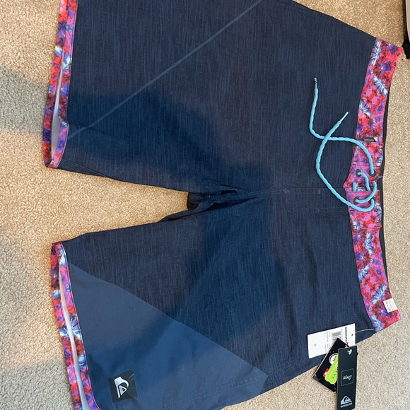 Quicksilver boardshorts - Picture 1 of 1